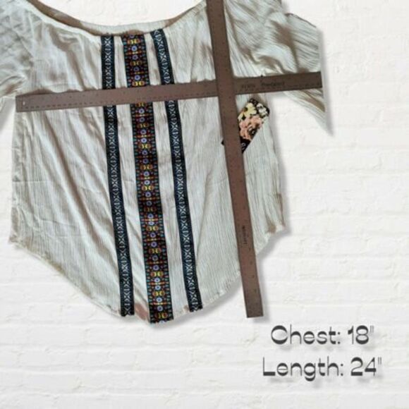 NWT Hint of Blush Boho Top Off the Shoulder Top with Embroidered Detail Size Med - Picture 9 of 9